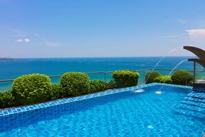 2 Außenpools, geöffnet von 09:00 Uhr bis 21:00 Uhr, Cabañas (kostenlos)