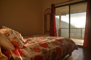 2 多间卧室、免费 WiFi、床单