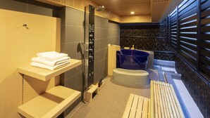 Premium bedding, memory-foam beds, in-room safe, desk - Hotel WBF Gojo Omiya (Kyoto)