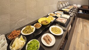 Daily buffet breakfast for a fee - Hotel WBF Gojo Omiya (Kyoto)