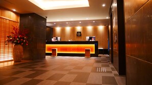 Reception - Hotel WBF Gojo Omiya (Kyoto)