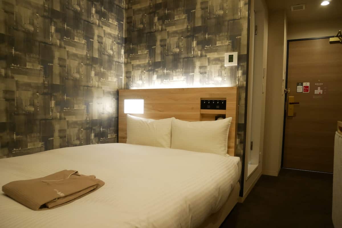 Rúmföt af bestu gerð, rúm með memory foam dýnum, öryggishólf í herbergi