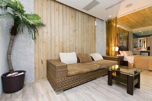Premium bedding, minibar, blackout curtains, soundproofing