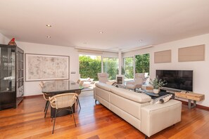 Téléviseur, foyer, lecteur de DVD