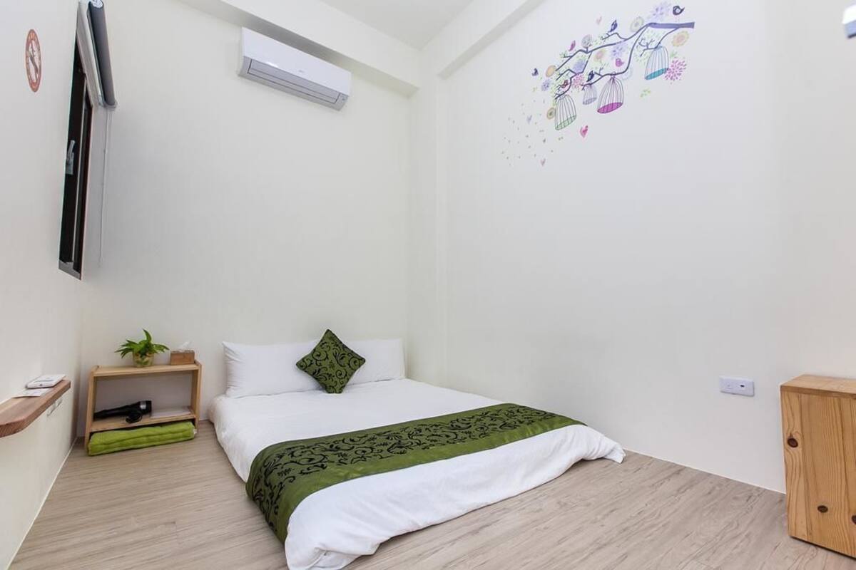 Habitación doble estándar, para no fumadores (External private bathroom) | Wifi gratis y ropa de cama