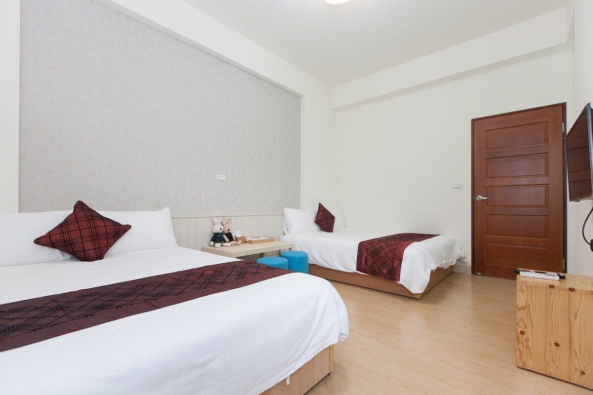Habitación cuádruple familiar, para no fumadores | Wifi gratis y ropa de cama