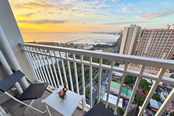 Suíte estúdio panorâmica, 1 quarto, sacada, vista para a baía | Terraço/pátio