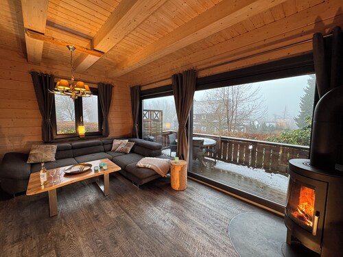 5 * Blockhäuser mit Sauna, Kamin, Terrasse, Grill usw. im Alpen - Chalet-Stil