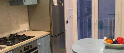 Réfrigérateur, plaque de cuisson