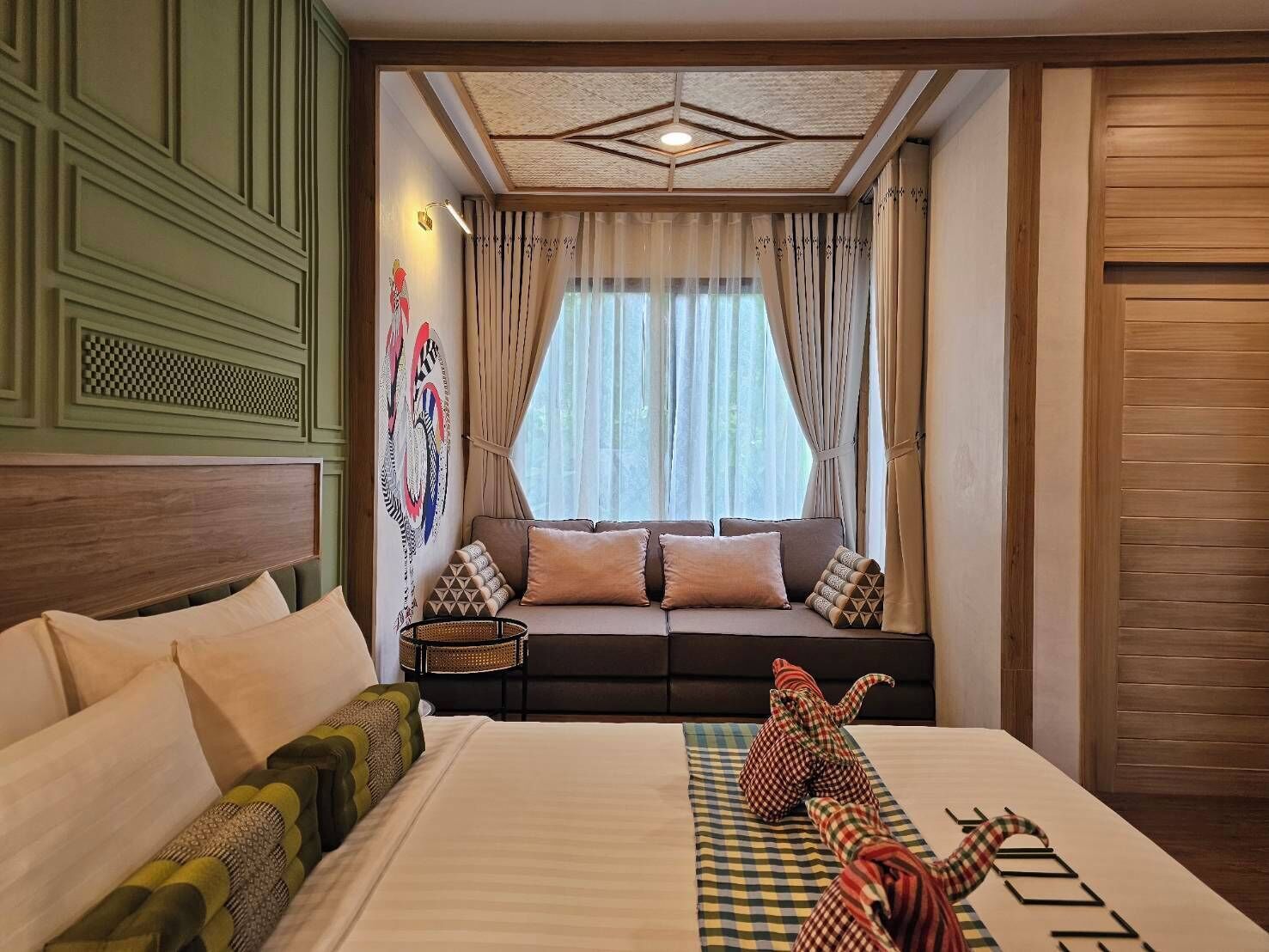 Pool House | Roupas de cama premium, edredons de pluma, frigobar, cofres nos quartos