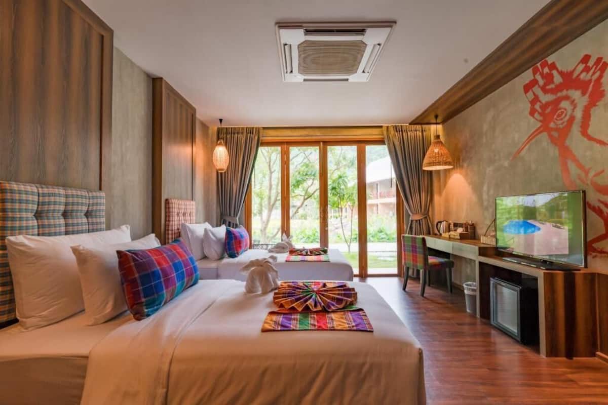 Premium bedding, down duvets, minibar, in-room safe