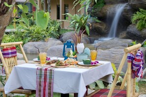 Frühstück, Mittagessen und Abendessen