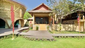 Body treatments, aromatherapy, Swedish massages, Thai massages