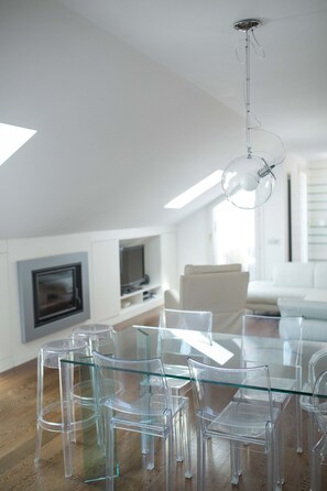 Leilighet, 2 soverom | Spiseområde på rommet