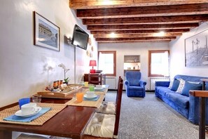 Living area - Guggenheim Collection Venice Apartment (Venice)