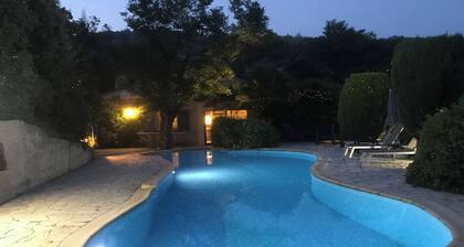 Merveilleuse villa climatisée avec piscine privée chauffée, et jardin