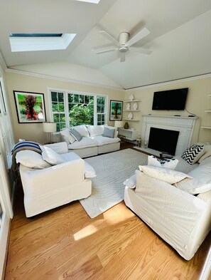 TV, caminetto, tavolo da ping pong