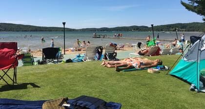 Ski Reservations OPEN - GUARANTEED - Slopeside Boyne Condo - sleeps 10