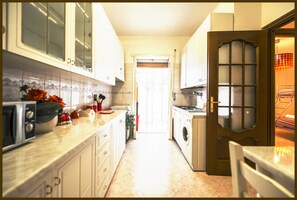 Triple Room (The Aft Cabin) | Private kitchen - Sailor's Cabin with DoYouBnb Concierge (Rome)