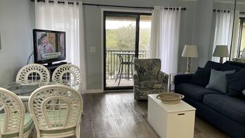 Una televisión, un reproductor de DVD