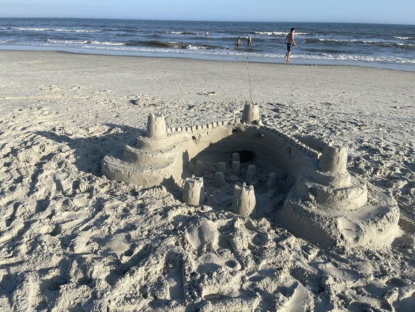 On the beach, sun-loungers - Dec 1- 21 available Ocean view 4 condos from the beach Read our reviews (Hilton Head Island)