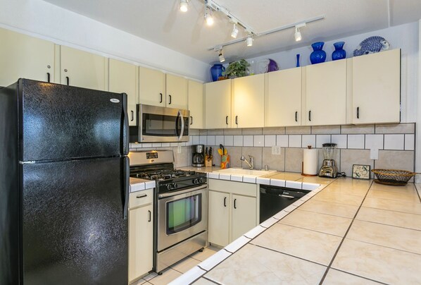 Fridge, microwave, oven, stovetop