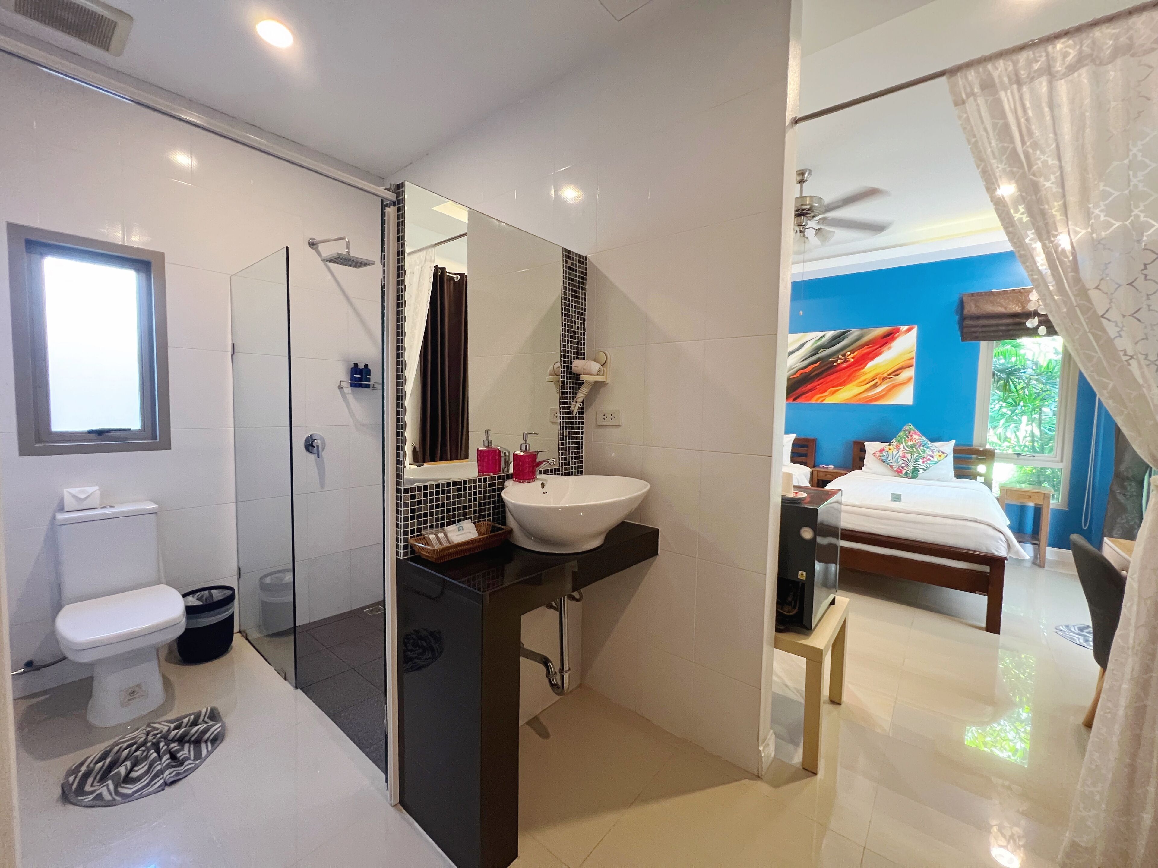 deluxe twin room | bathroom | shower, rainfall showerhead, free toiletries, hair dryer