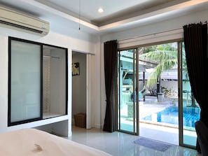 In-room safe, desk, blackout drapes, free WiFi - The Snug Airportel (Sa Khu)