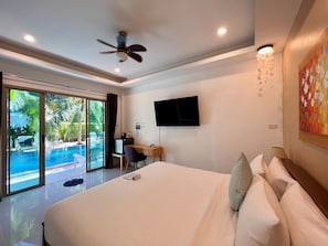 Quarto standard, 1 cama King, acesso à piscina | Cofres nos quartos, escrivaninha, cortinas blackout, Wi-Fi de cortesia