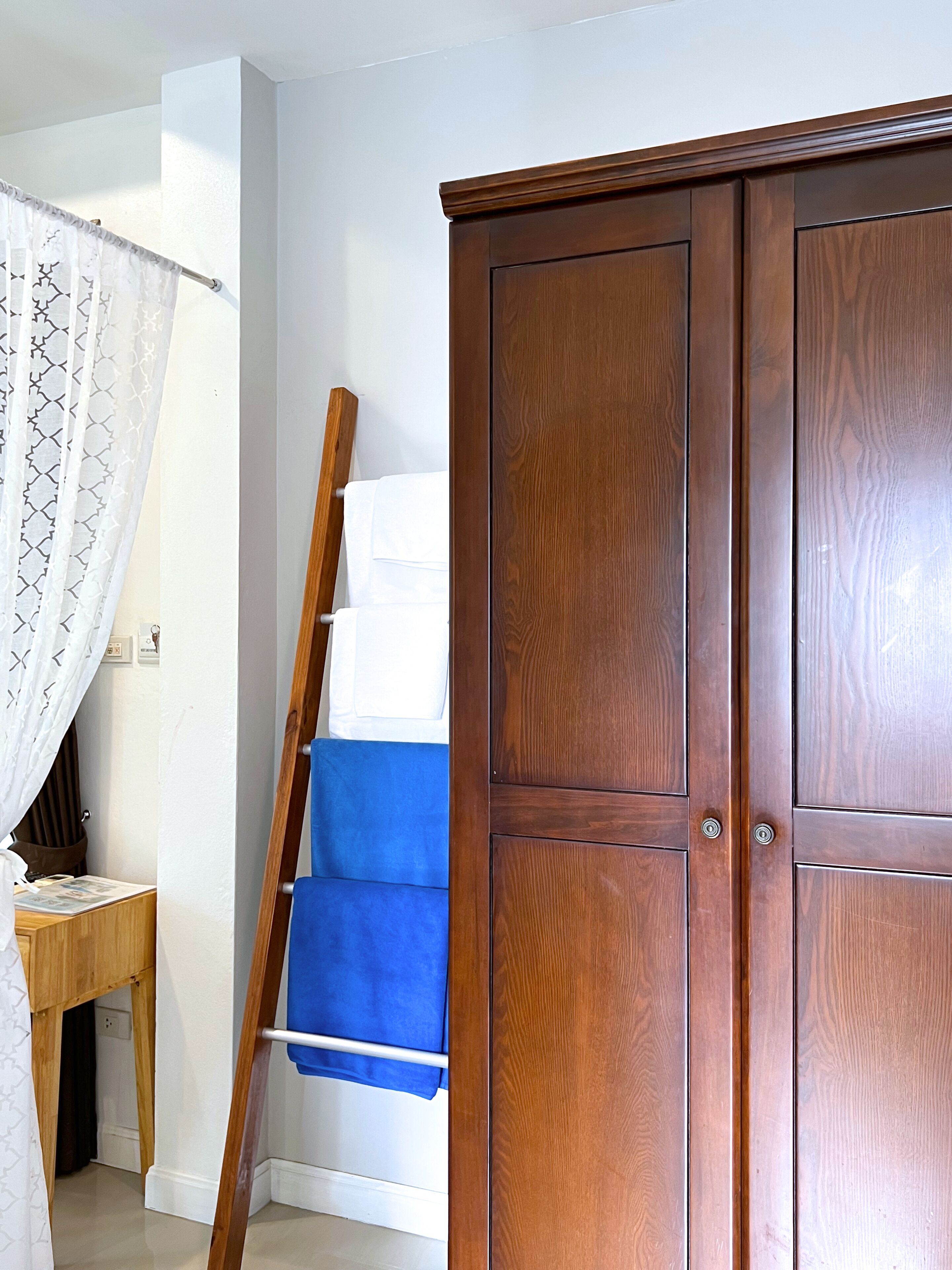 deluxe twin room | bathroom | shower, rainfall showerhead, free toiletries, hair dryer