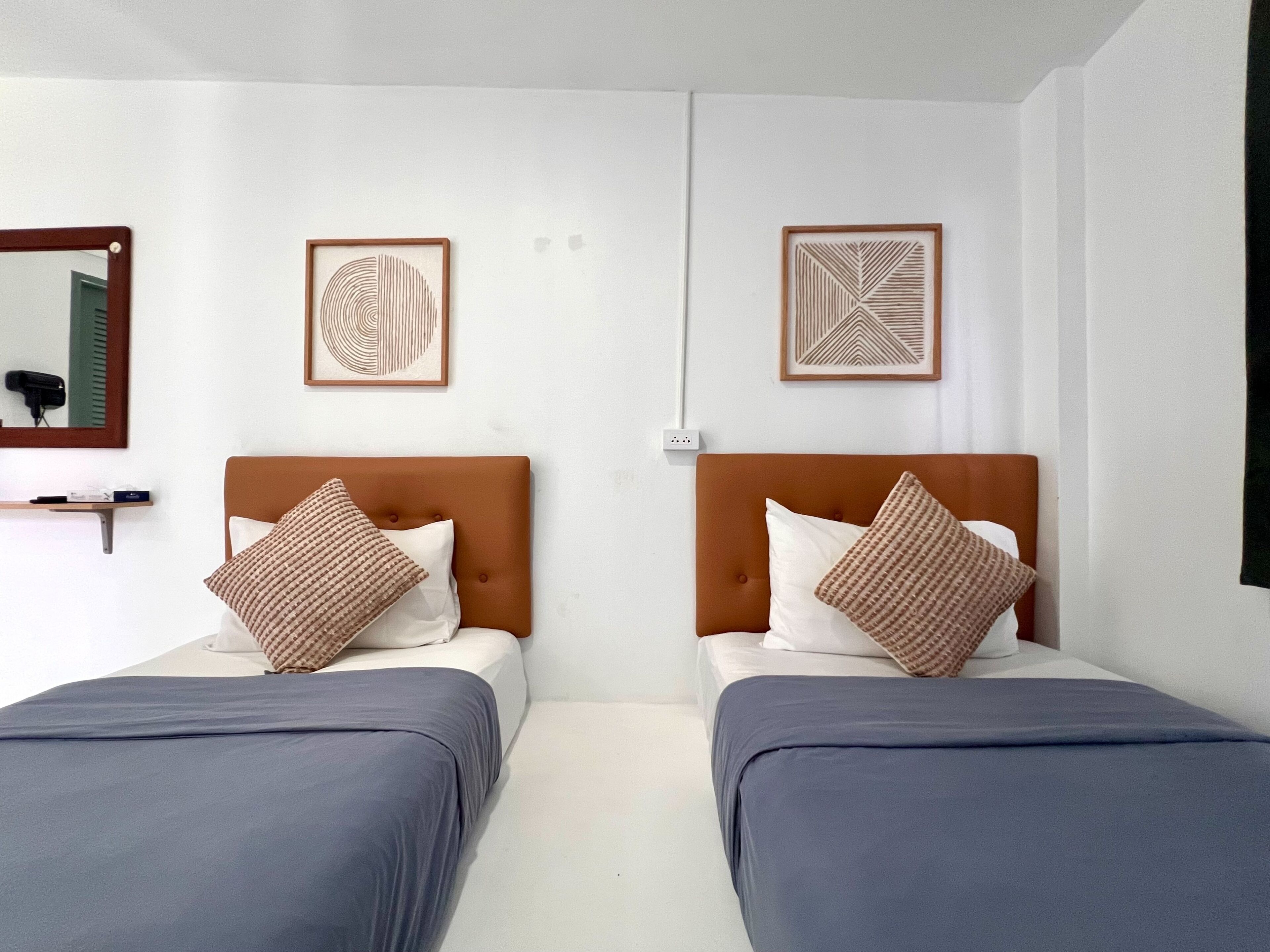 Standard Twin Room | In-room safe, desk, blackout drapes, WiFi (free)