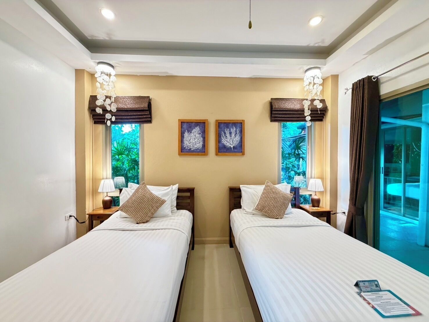 Deluxe Twin Room | In-room safe, desk, blackout drapes, WiFi (free)