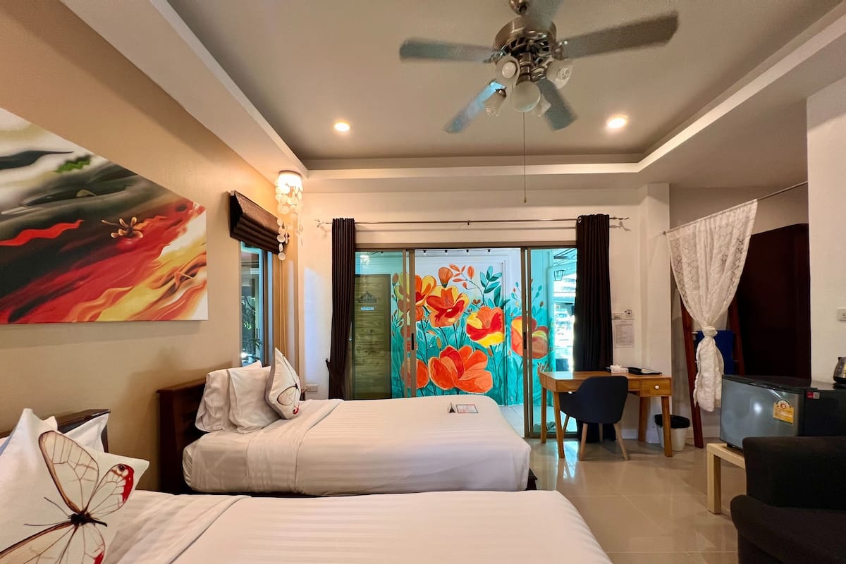 Deluxe Twin Room | In-room safe, desk, blackout curtains, free WiFi