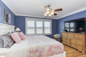 3 bedrooms, iron/ironing board, travel crib, free WiFi
