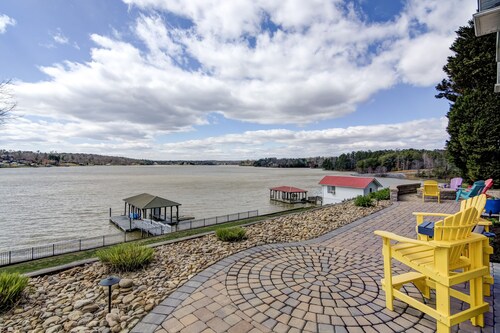 #1 Rated Vacation Home w/ Deep Water on the Main Channel