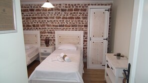 Minibar, in-room safe, soundproofing, free WiFi