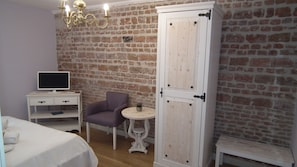 Standard Triple Room | Minibar, in-room safe, soundproofing, free WiFi