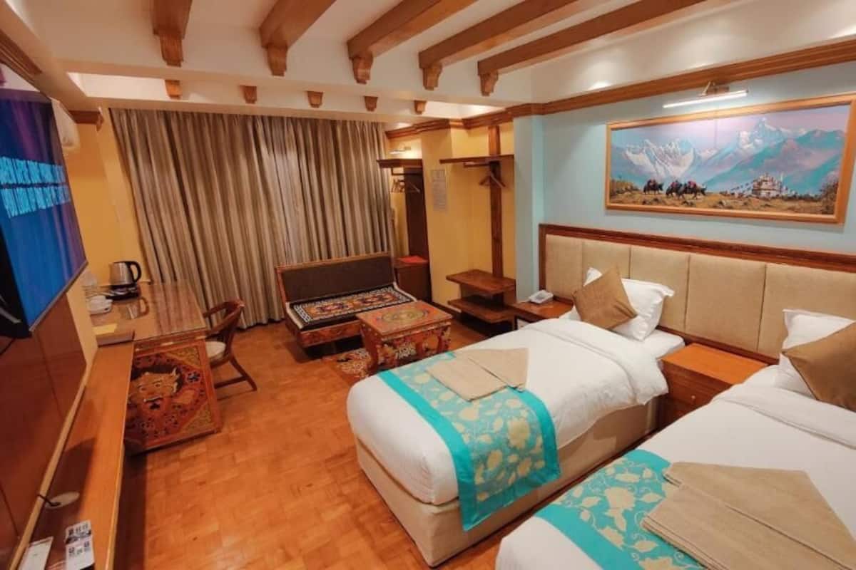 Deluxe Double or Twin Room, Balcony | Premium bedding, memory foam beds, in-room safe, desk