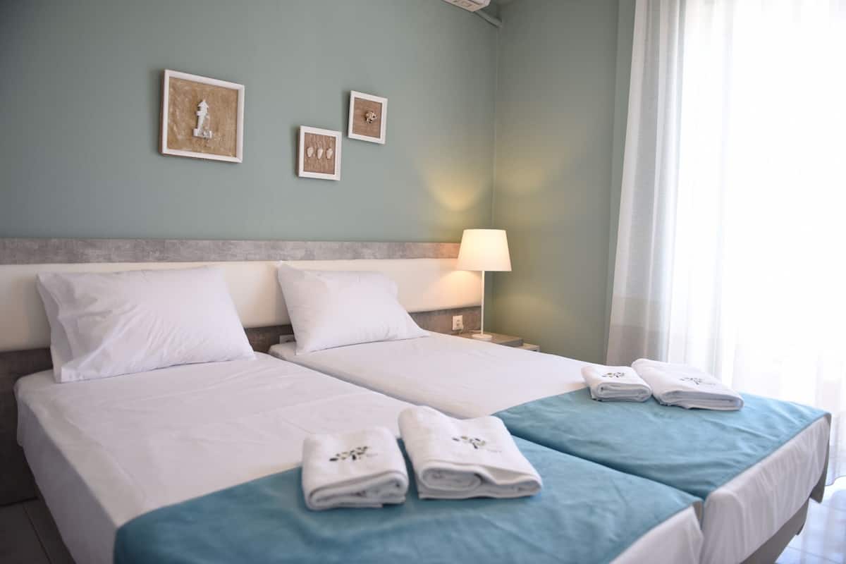 Apartment, 2 Bedrooms (4 Adults) | Egyptian cotton sheets, soundproofing, iron/ironing board