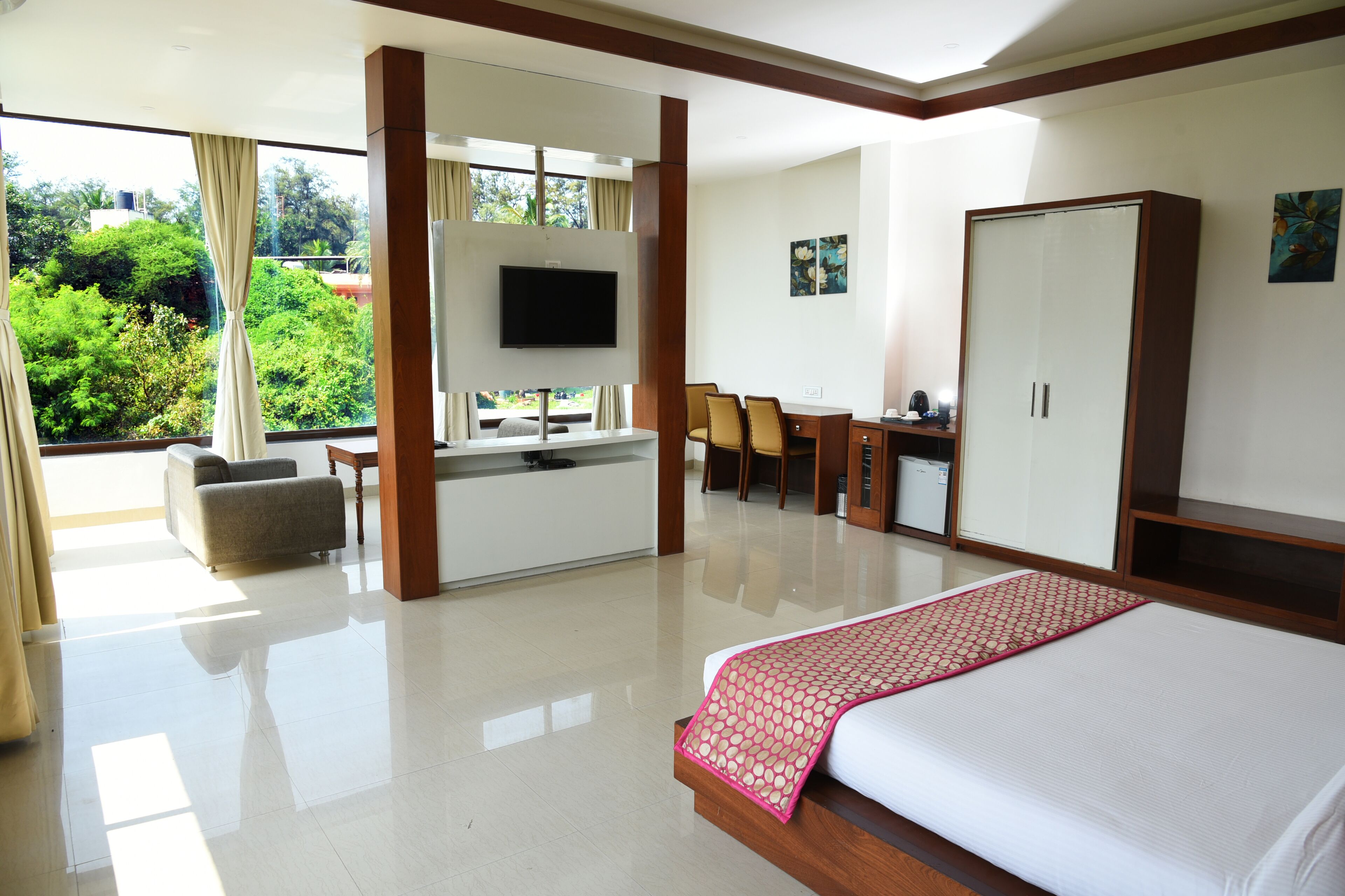 In-room safe, desk, iron/ironing board, rollaway beds