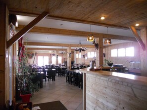 Dinner served - Auberge la Ferme de Ferrières (Annecy)