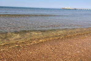 Beach nearby, beach cabanas, sun loungers, beach massages