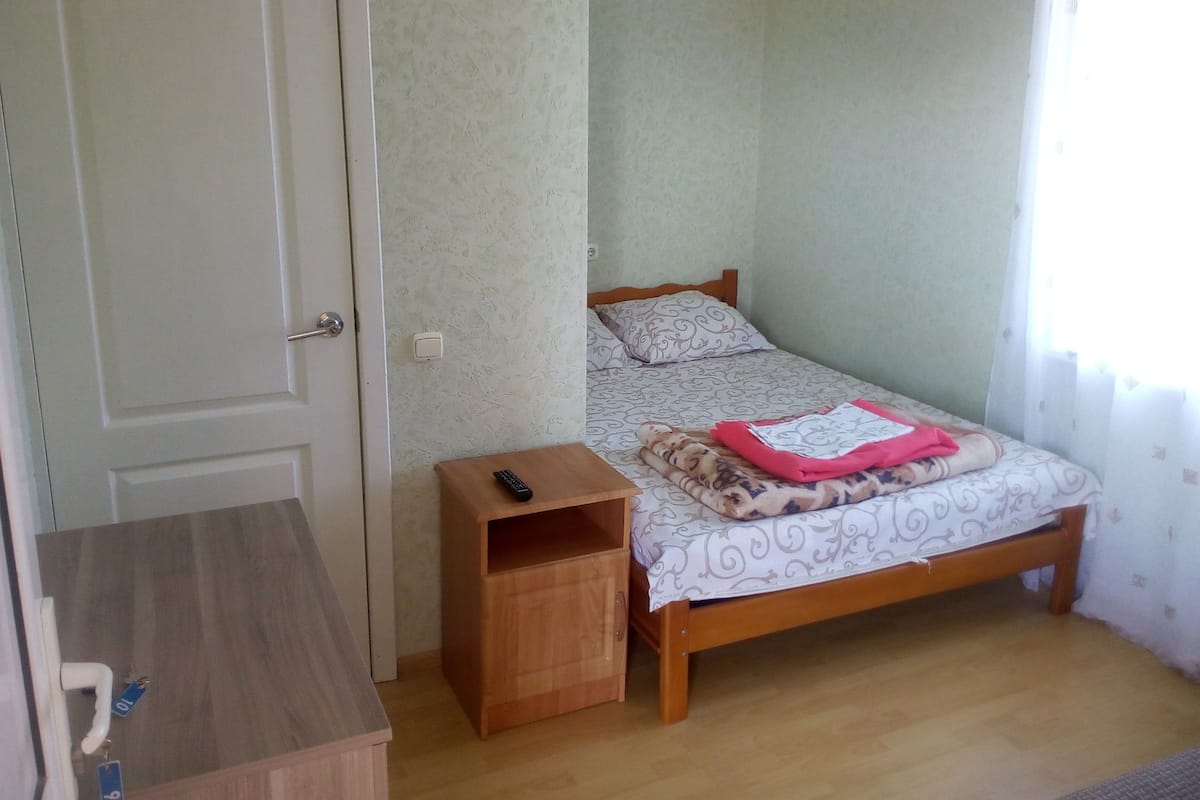 Habitación estándar | Cortinas blackout, tabla de planchar con plancha y cunas gratuitas