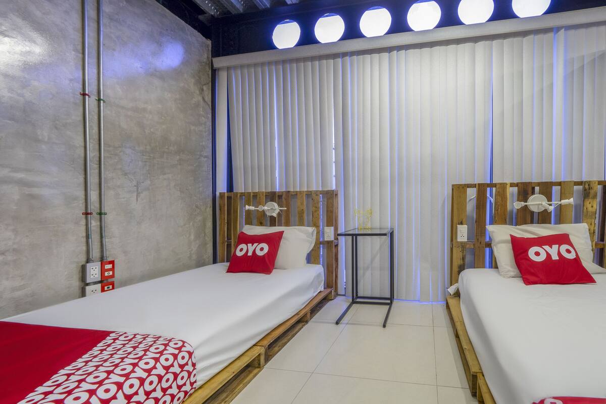 Free WiFi, bed sheets