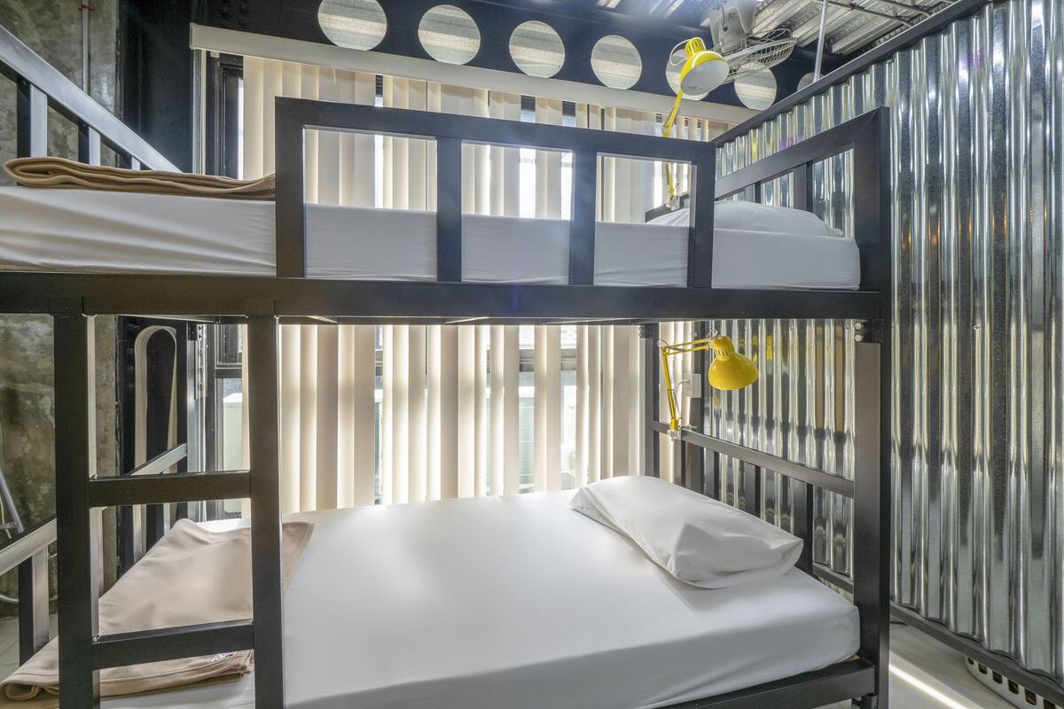 Free WiFi, bed sheets