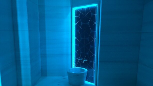 A bathroom with a white bathtub, a white sink, and a shower area. - Leader Mansion Hotel & Suite (Istanbul)