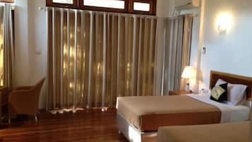 Deluxe Room | Desk, free WiFi, bed sheets