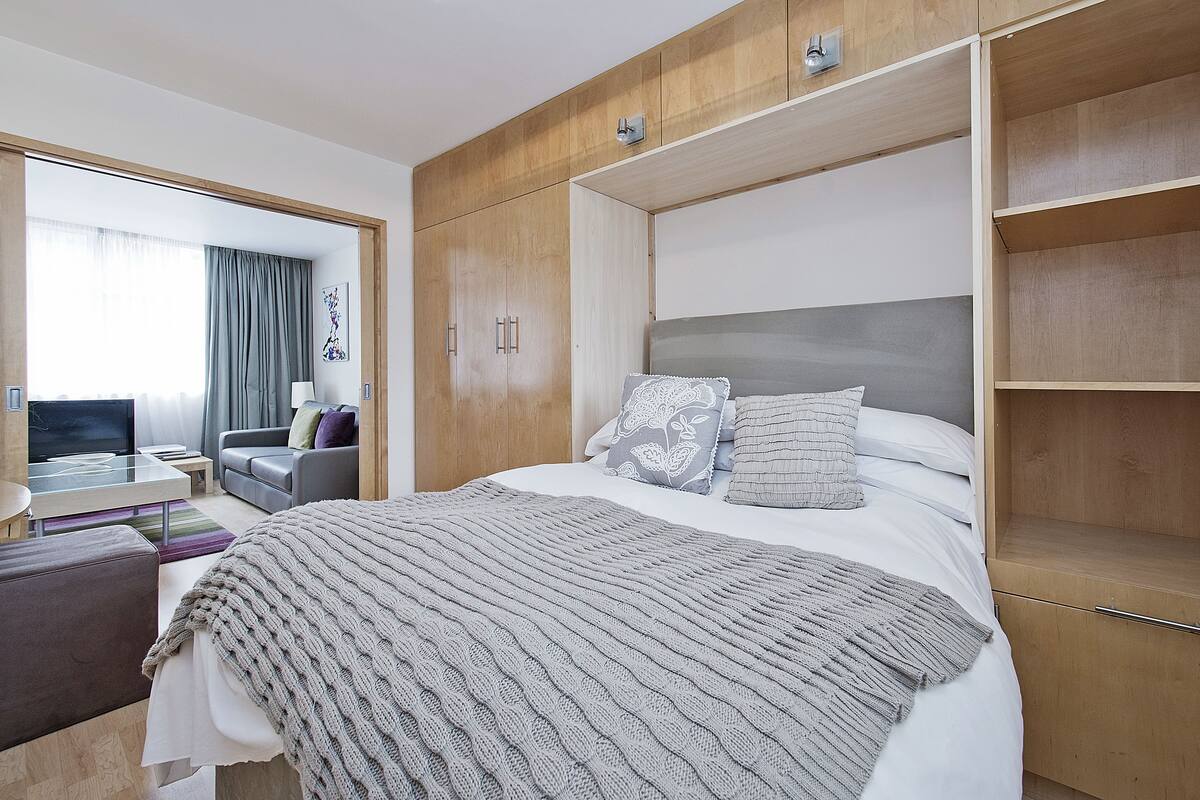 Premium bedding, in-room safe, iron/ironing board, cribs (surcharge)