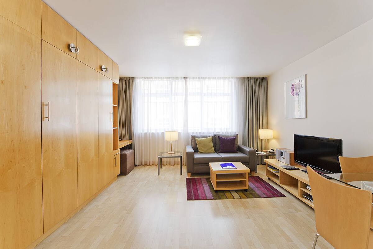 Premium bedding, in-room safe, iron/ironing board, cribs (surcharge)