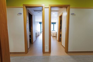 Premium bedding, down duvets, laptop workspace, blackout curtains - Hotel O Cruceiro (Caldas de Reis)